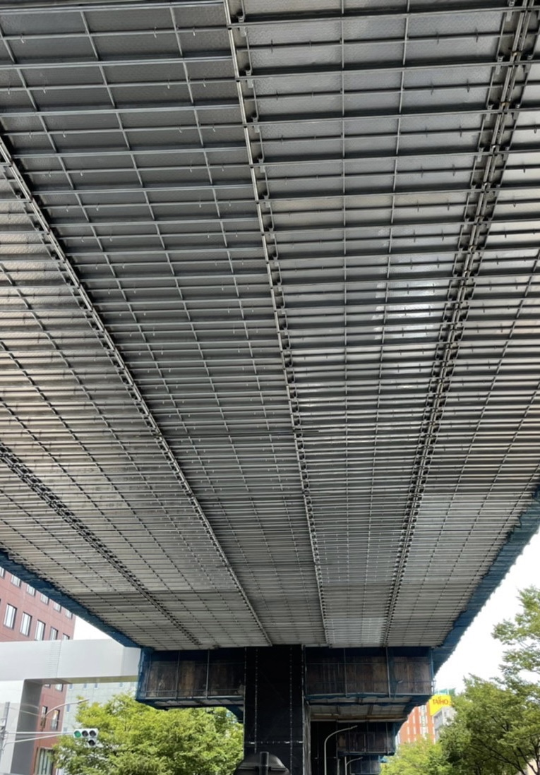 吊り足場工事の写真